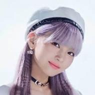 NiziUマユカ 紫の髪が似合う