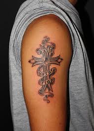 十字架の刺青