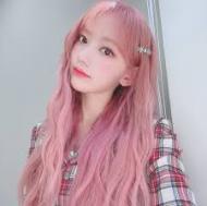 IZ*ONEさくらのピンク髪
