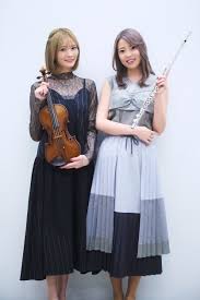 バイオリンとフルートのユニット「はんぶんこ」 モデルっぽい